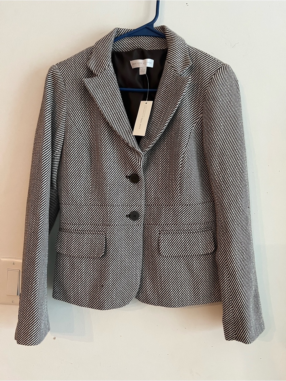 NWT New York & Company Stretch Blazer Women’s Size 4 Grey Brown Stripe Tailored